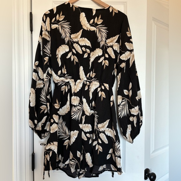 Forever 21 Black and White Tropical Cutout Long Sleeve Dress Size Large NWT - Picture 5 of 5